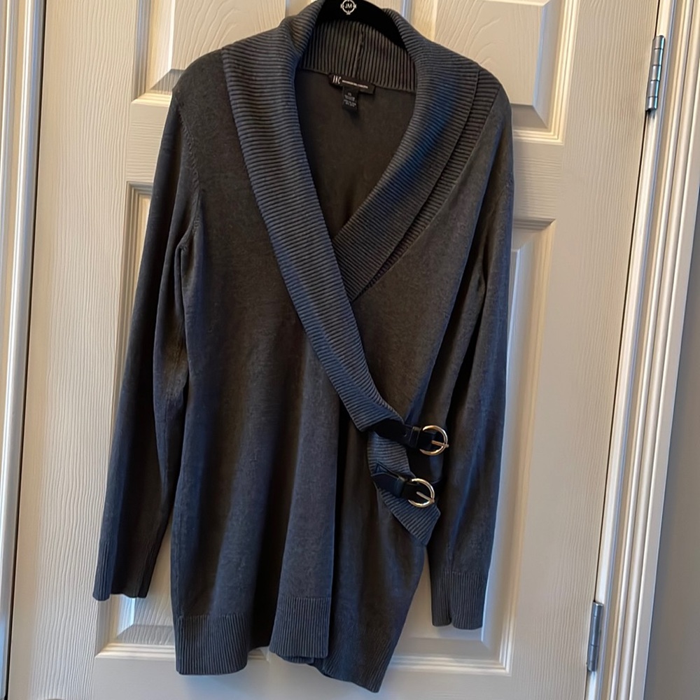 Gray sweater with black side buckled.